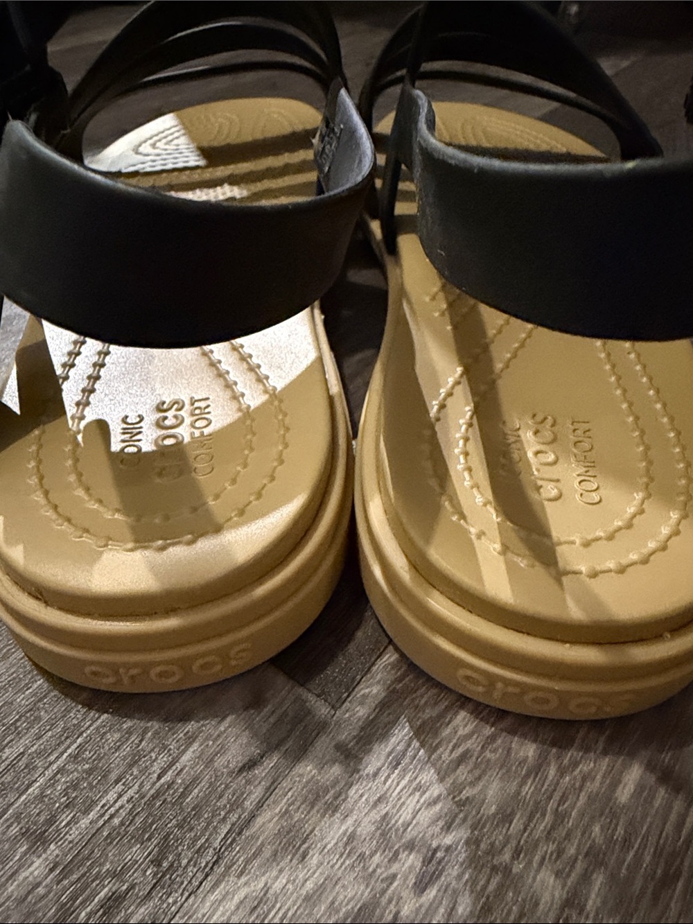 NWOT CROCS Women’s Black and Tan Strappy Slingback Sandal - Picture 5 of 7